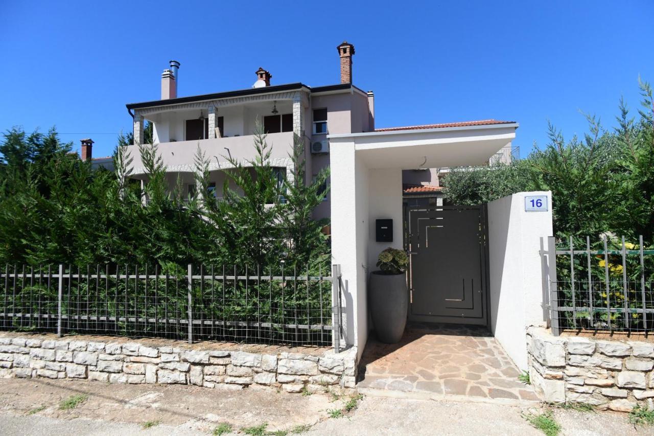 Luxury Apartment Vabriga Tar-Vabriga Exterior photo